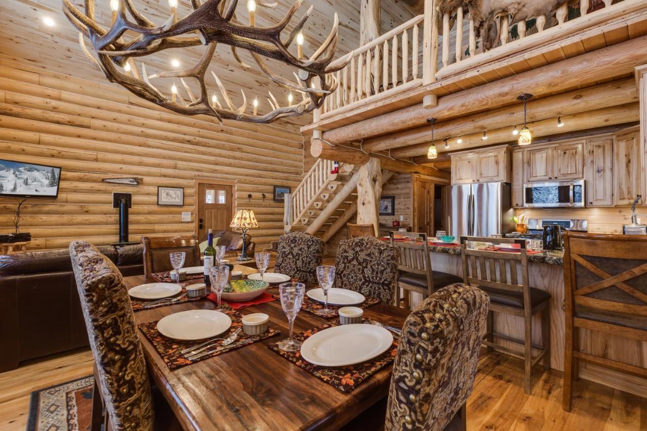 Lumberjack Lodge By Kabino Hot Tub Fire Pit Satellite Wifi Grill Large Porch Island Park Extérieur photo