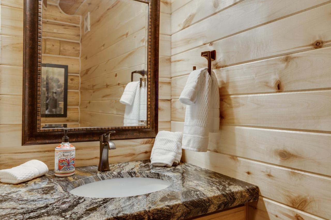 Lumberjack Lodge By Kabino Hot Tub Fire Pit Satellite Wifi Grill Large Porch Island Park Extérieur photo